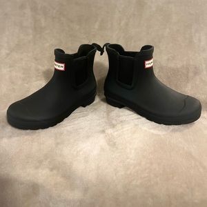 Women’s Hunter Chelsea Rain Boot size 7 Never worn !